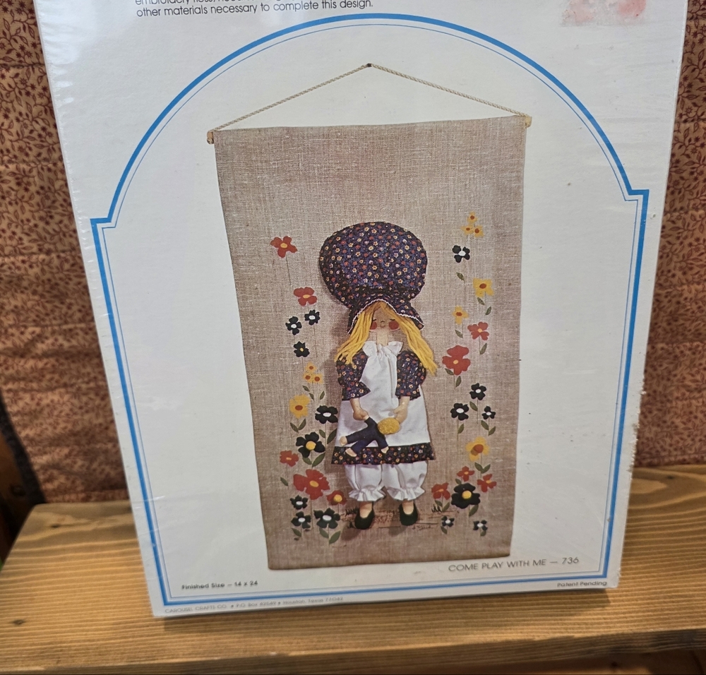 Charming Wall Hanging with Floral Design